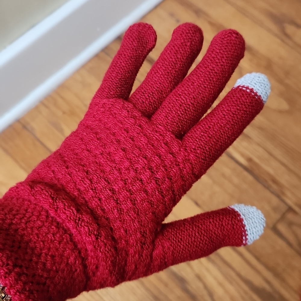 NWOT Red Winter Hat And Matching Finger Glove Set - Picture 6 of 8